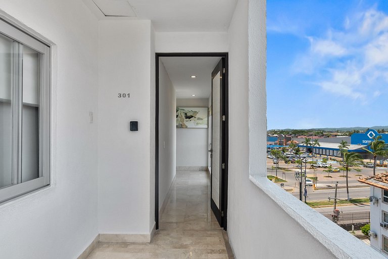 4BR Marina Ocean-View Above Casino 2 Suites