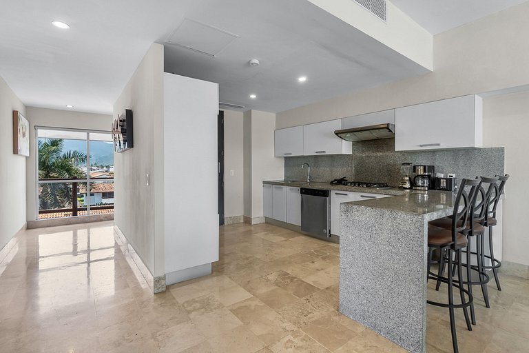 4BR Marina Ocean-View Above Casino 2 Suites