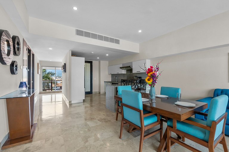 4BR Marina Ocean-View Above Casino 2 Suites