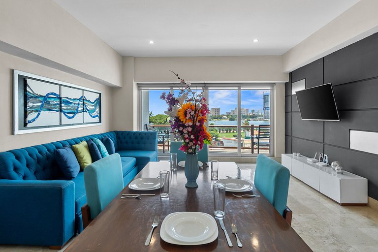 4BR Marina Ocean-View Above Casino 2 Suites