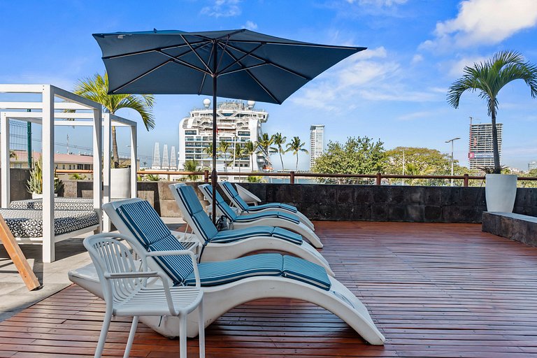 6BR, 3 Suites, Ocean Views & Casino Access