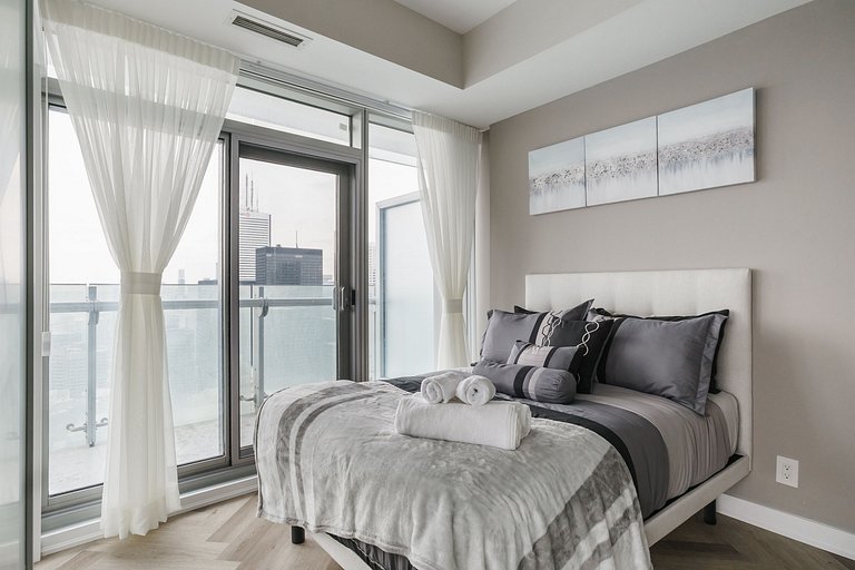 Billion 2BR Condo across Rogers Centre