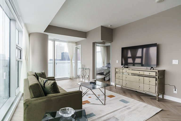 Elegant 2BR Condo across Rogers Centre