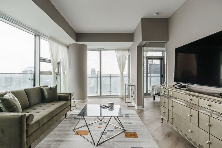 Elegant 2BR Condo across Rogers Centre