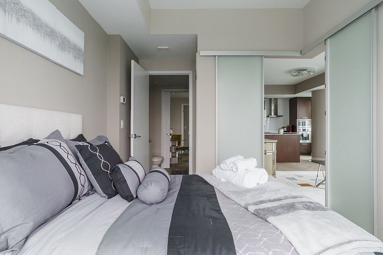 Billion 2BR Condo across Rogers Centre