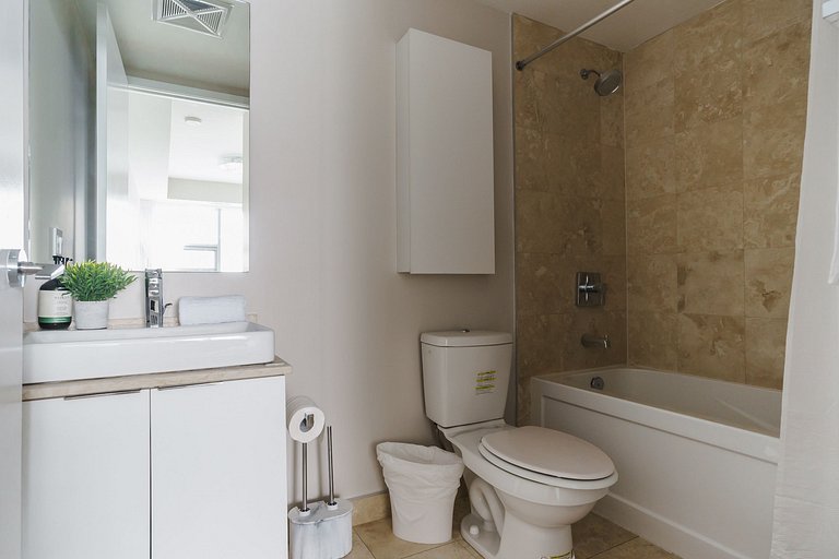 Elegant 2BR Condo across Rogers Centre