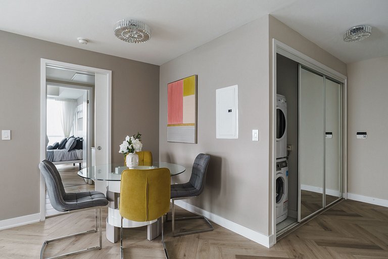 Elegant 2BR Condo across Rogers Centre
