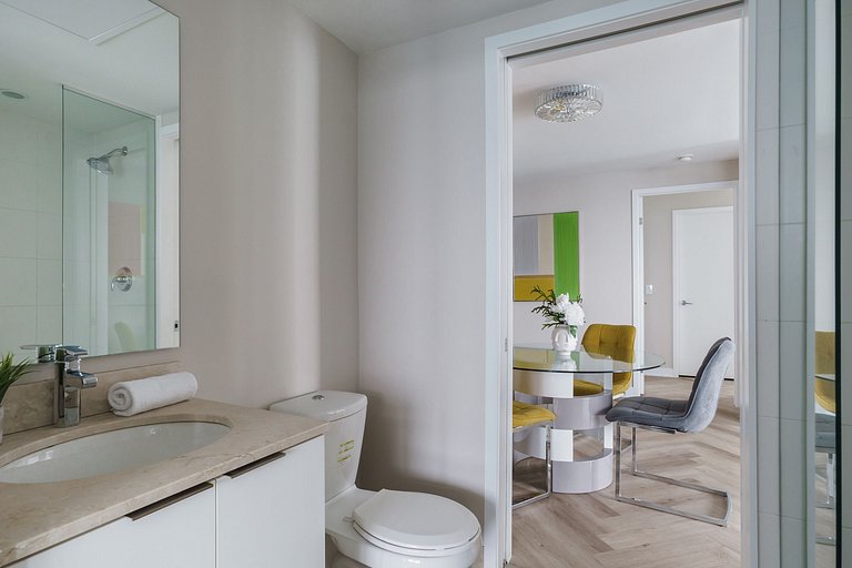 Elegant 2BR Condo across Rogers Centre