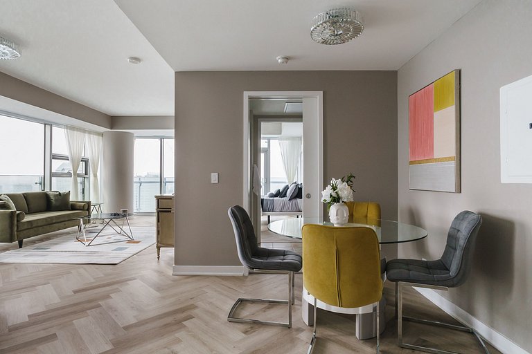 Elegant 2BR Condo across Rogers Centre