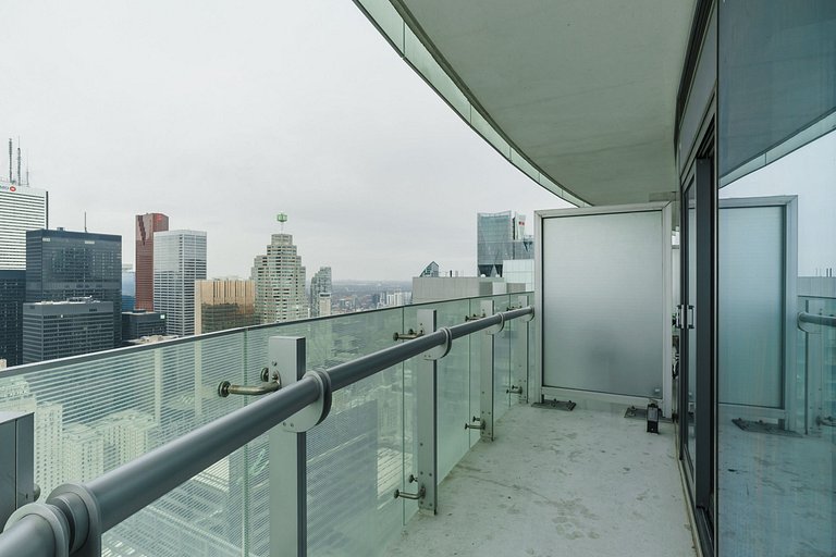 Elegant 2BR Condo across Rogers Centre