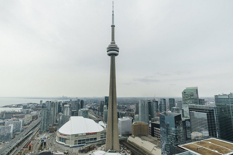 Elegant 2BR Condo across Rogers Centre