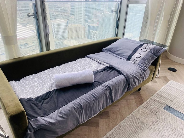 Elegant 2BR Condo across Rogers Centre