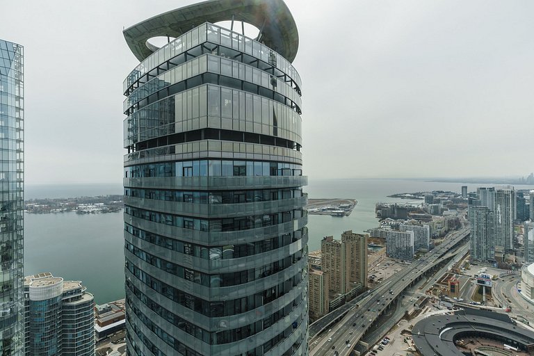 Elegant 2BR Condo across Rogers Centre