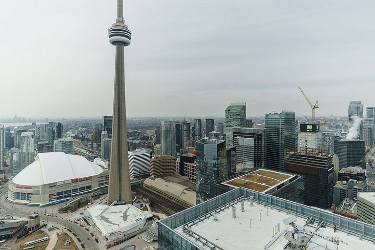 Elegant 2BR Condo across Rogers Centre