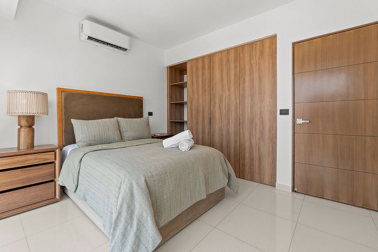 Zoho Skies 2 BDR, 2 Bath, with Parking
