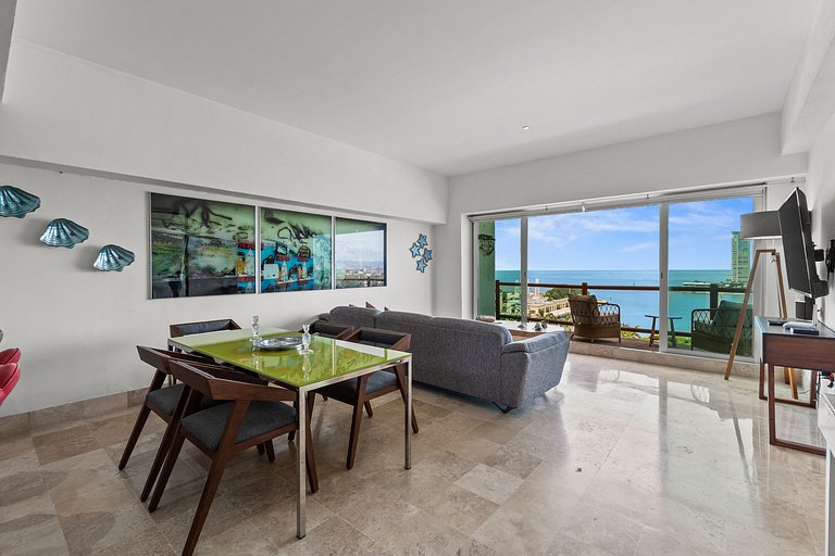 8BR Marina Ocean-View Above Casino 4 Suites