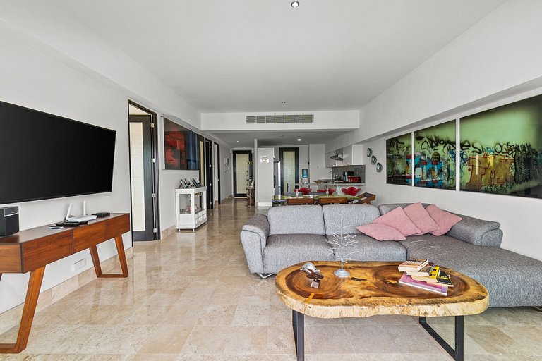 4BR Marina Ocean-View Above Casino 2 Suites