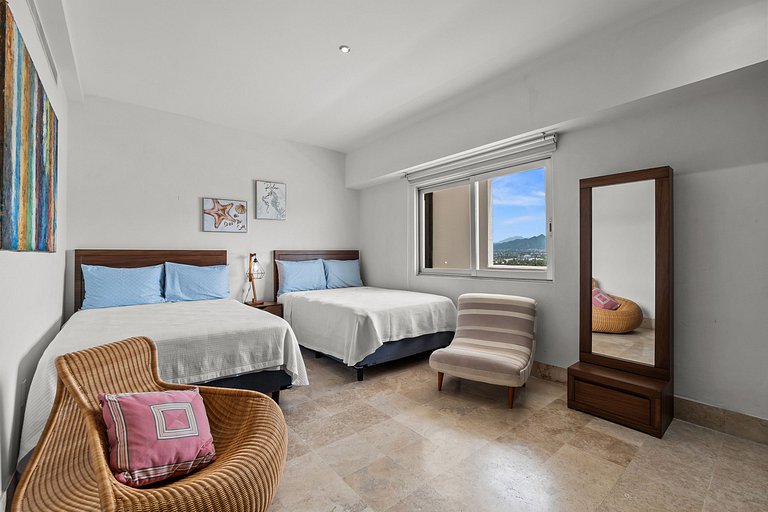 4BR Marina Ocean-View Above Casino 2 Suites
