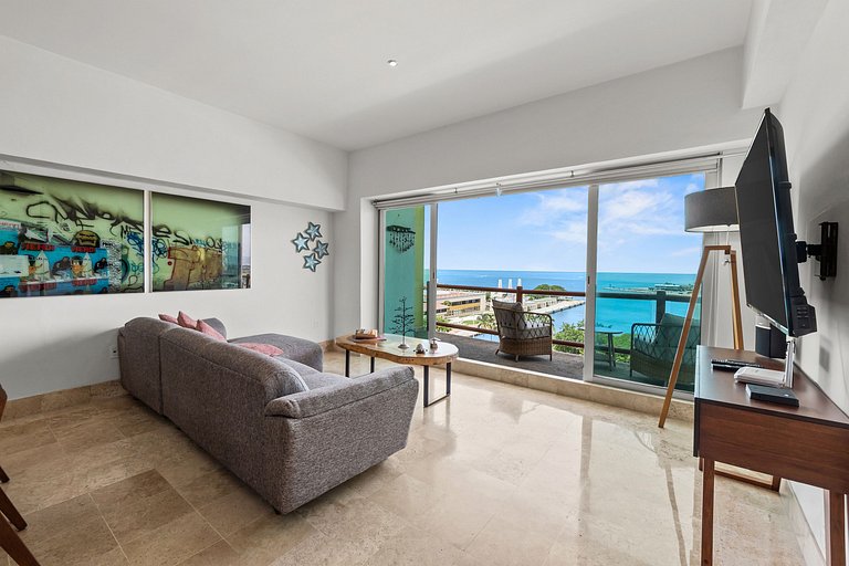 4BR Marina Ocean-View Above Casino 2 Suites