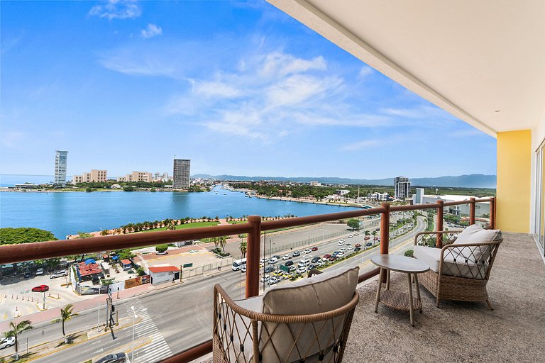 4BR Marina Ocean-View Above Casino 2 Suites