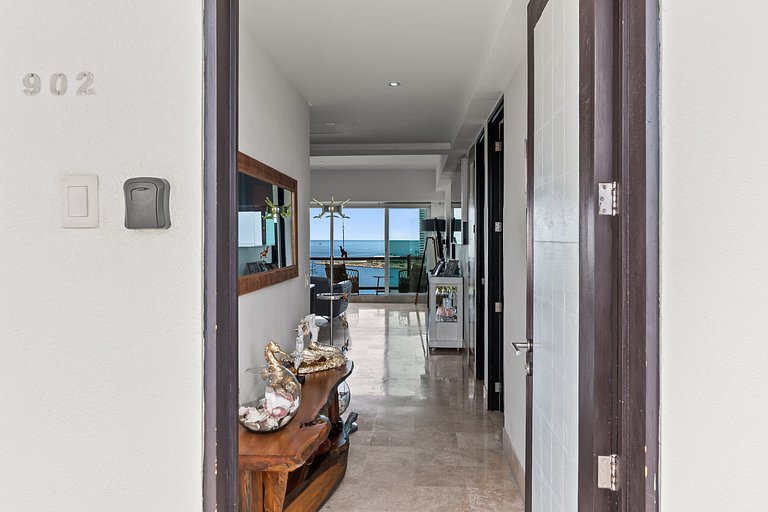 4BR Marina Ocean-View Above Casino 2 Suites