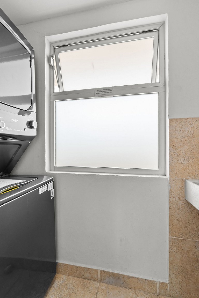 5BR, 3 Suites, Ocean Views & Casino Access