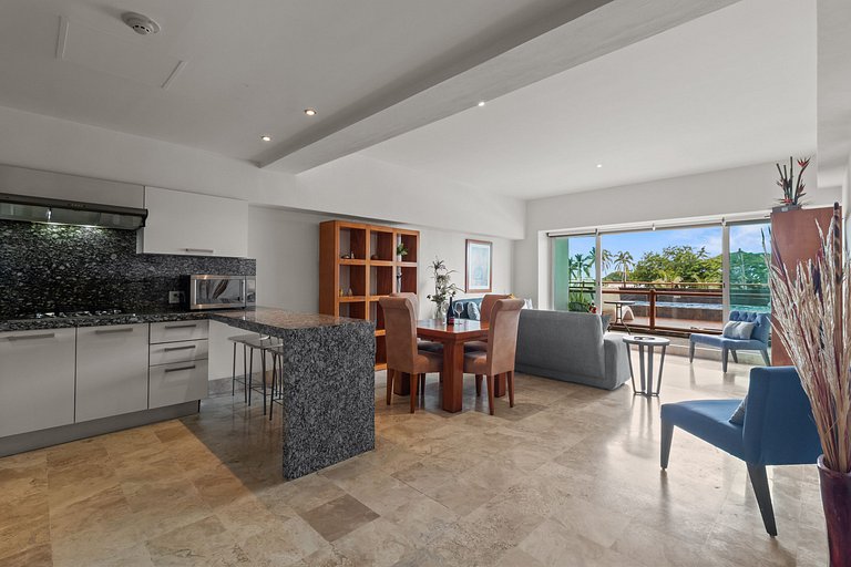4BR Marina Ocean-View Above Casino 2 Suites