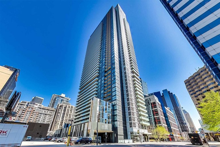 Downtown Luxe 3BR+2Bath CN Tower