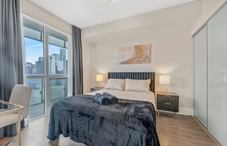 Elegant two-bedroom condo close to the CN Tower