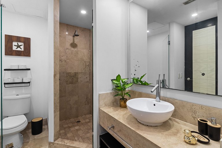 Deck 12 Signature Casino Stay with/Parking