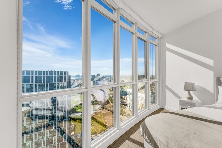 44th Floor Beautiful Condo with CN Tower View