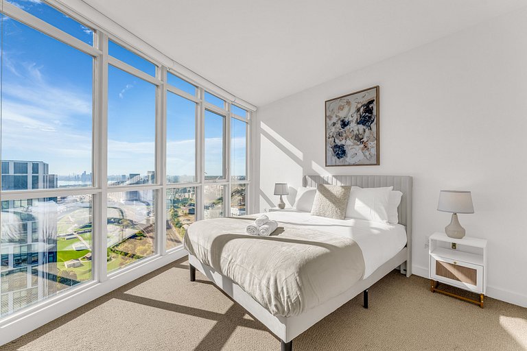 44th Floor Beautiful Condo with CN Tower View