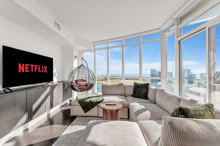 44th Floor Beautiful Condo with CN Tower View