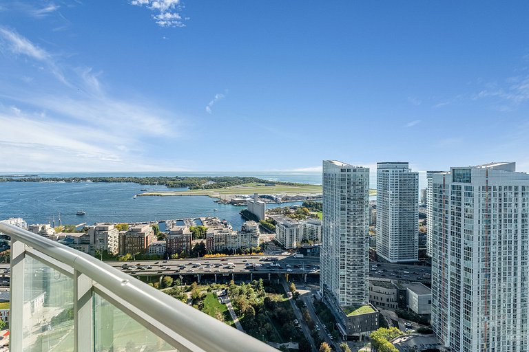 44th Floor Beautiful Condo with CN Tower View