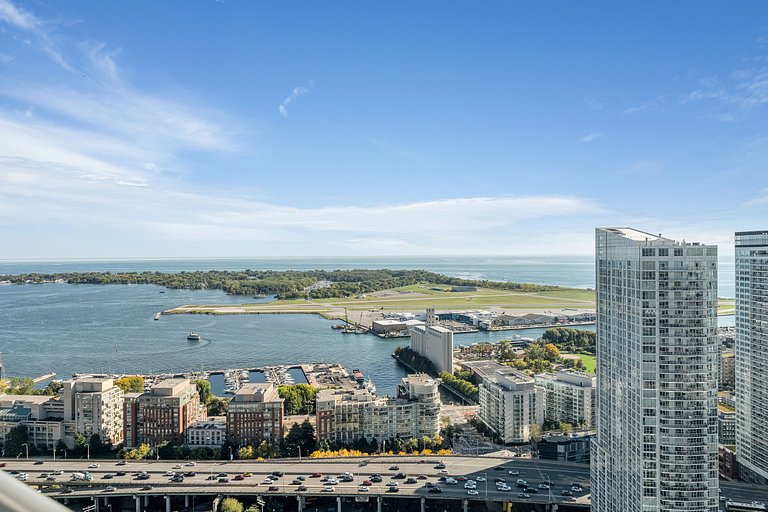 44th Floor Beautiful Condo with CN Tower View