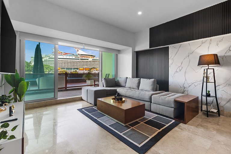 4BR Marina Ocean-View Above Casino 2 Suites