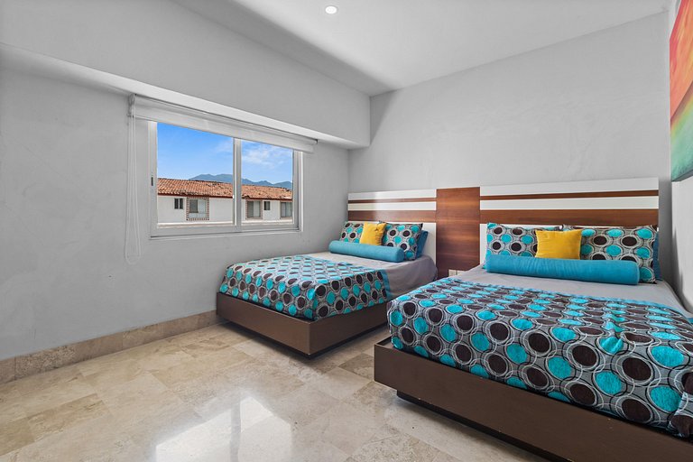 4BR Marina Ocean-View Above Casino 2 Suites