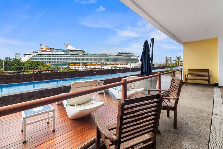4BR Marina Ocean-View Above Casino 2 Suites