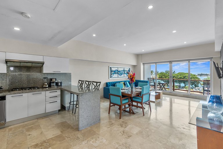 8BR Marina Ocean-View Above Casino 4 Suites