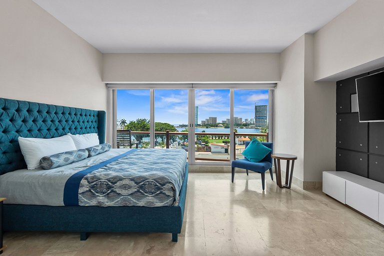 Puerto Vallarta Premium: 6 Apartments on Deck 12