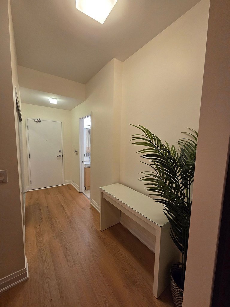 Urban Escape: Stylish 1BR Condo by the Bay