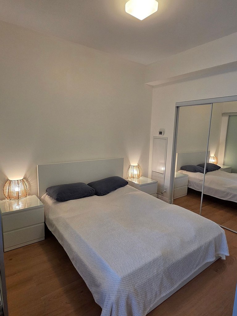 Urban Escape: Stylish 1BR Condo by the Bay