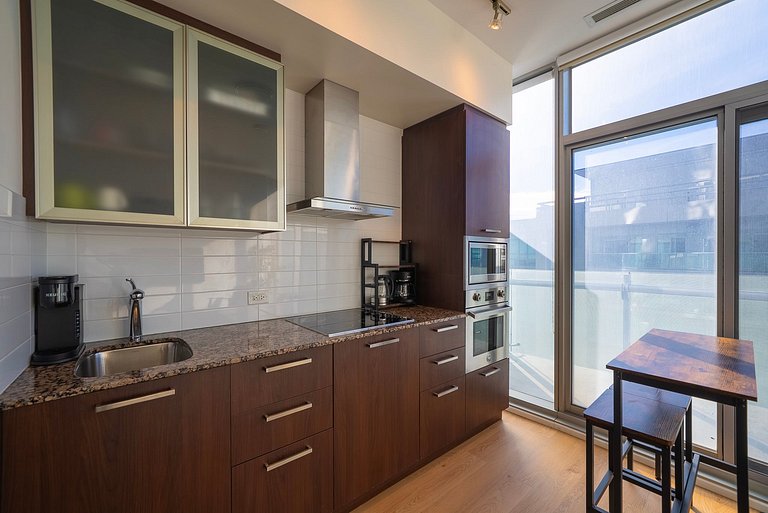 FIFA Cup 2026: Urban 1BR Condo by Scotiabank Arena