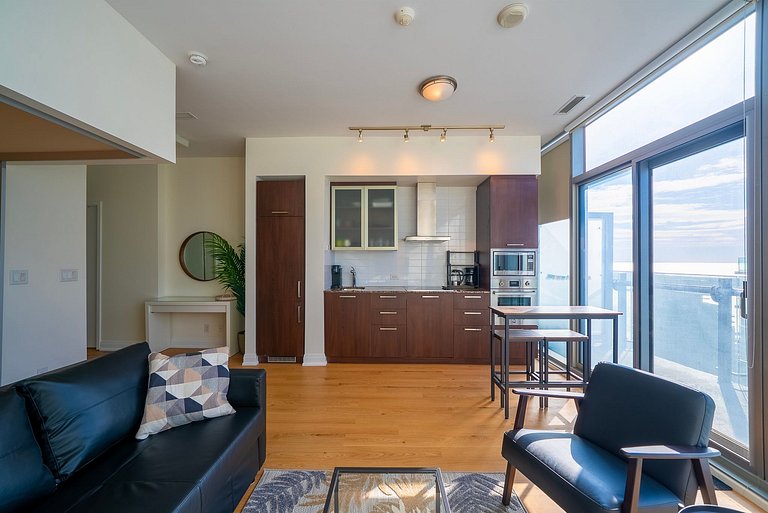 Urban Escape: Stylish 1BR Condo by the Bay