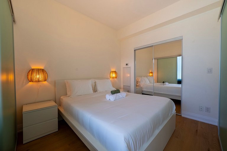 Urban Escape: Stylish 1BR Condo by the Bay