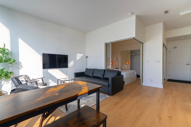 FIFA Cup 2026: Urban 1BR Condo by Scotiabank Arena