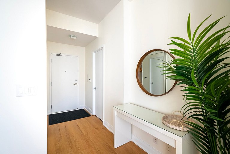 Urban Escape: Stylish 1BR Condo by the Bay