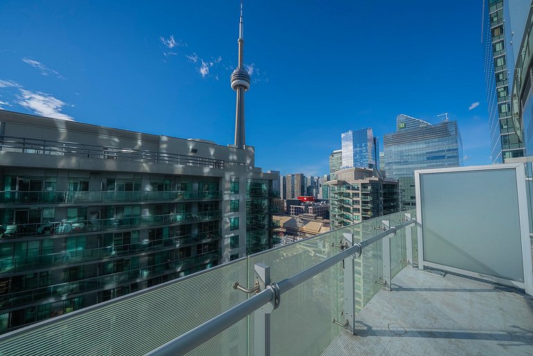 Urban Escape: Stylish 1BR Condo by the Bay