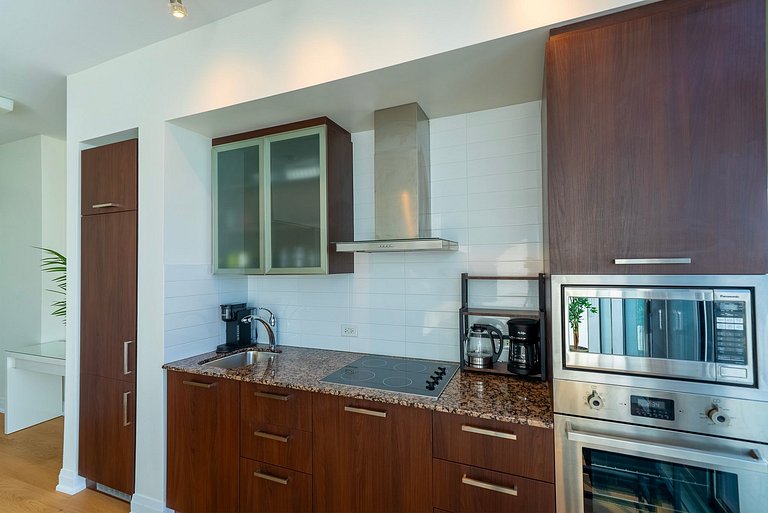 Urban Escape: Stylish 1BR Condo by the Bay