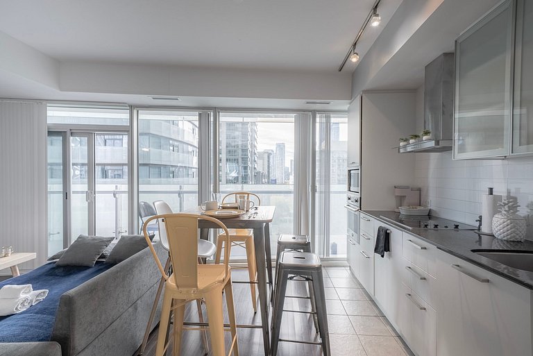 Toronto FIFA 2026: Modern 2BDR Suite + Parking